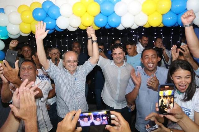 Sílvio Mendes com o prefeito Roger Linhares, vereadores, correligionários, lideranças políticas de José de Freitas